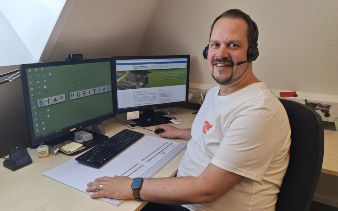 Mit Kompetenz und Herz: Sorgentelefone bilden aus